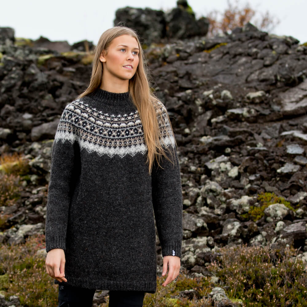 Fróðný long wool sweater 