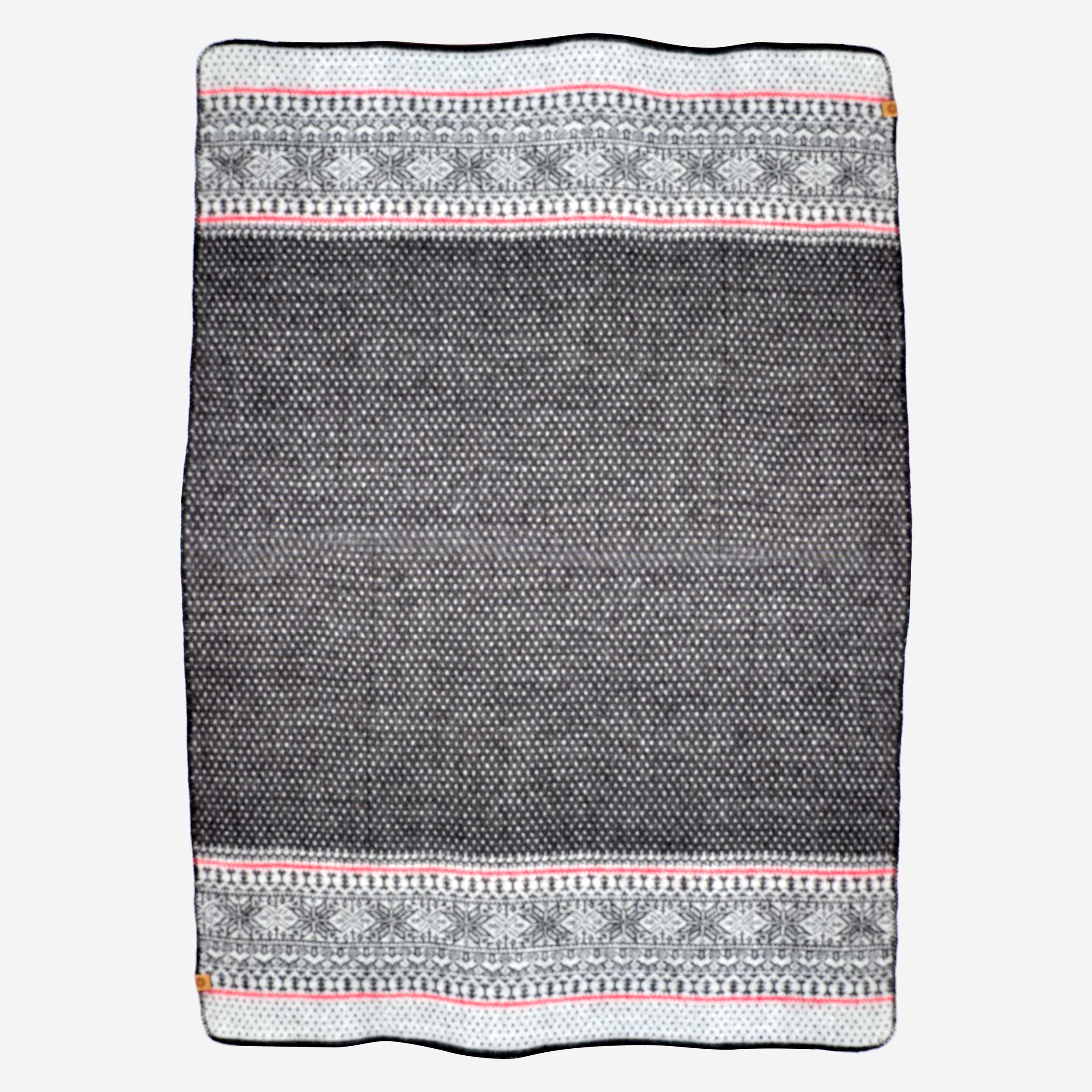 Þyrnirós Scandinavian design wool blanket 