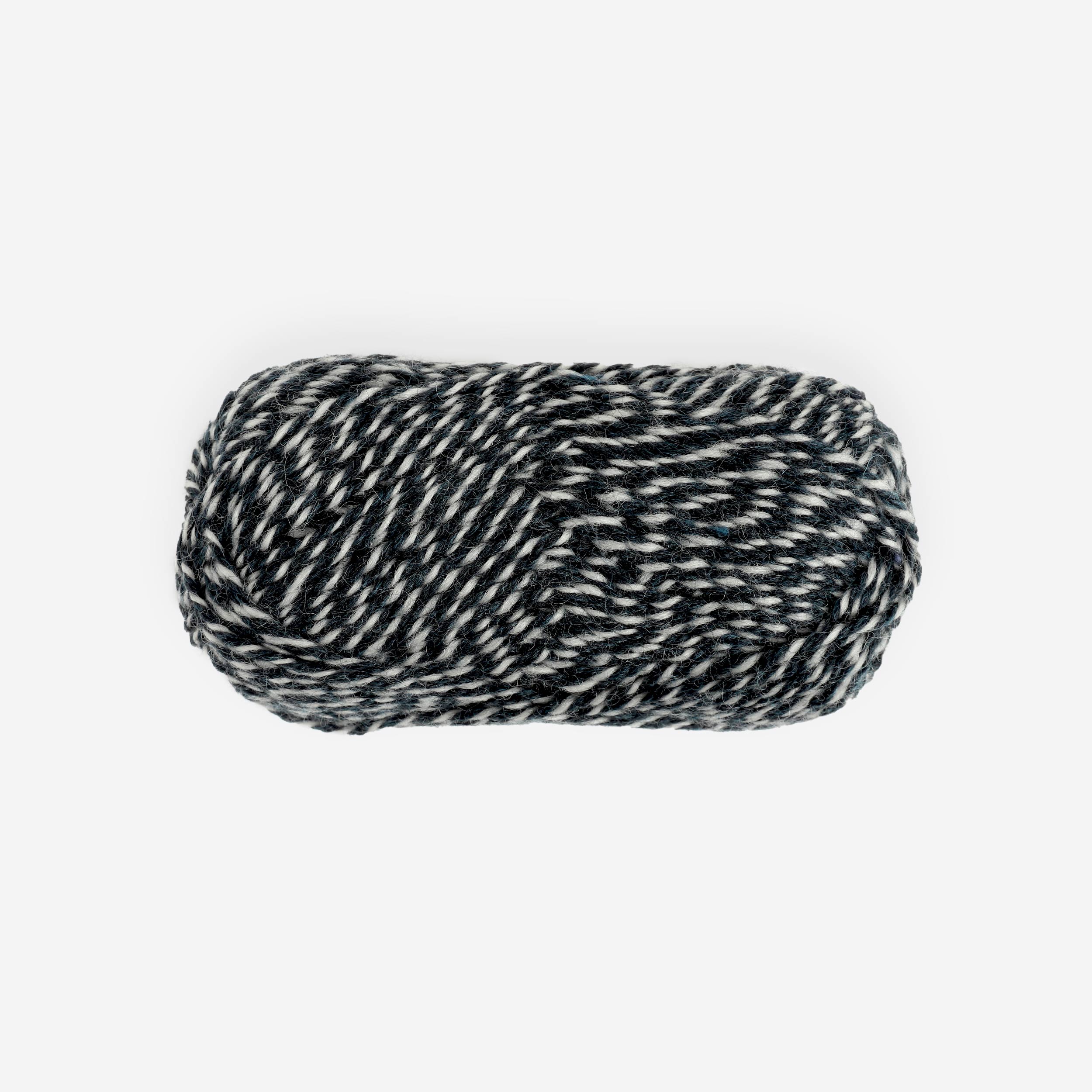 Saga-Yrja wool blend knitting yarn