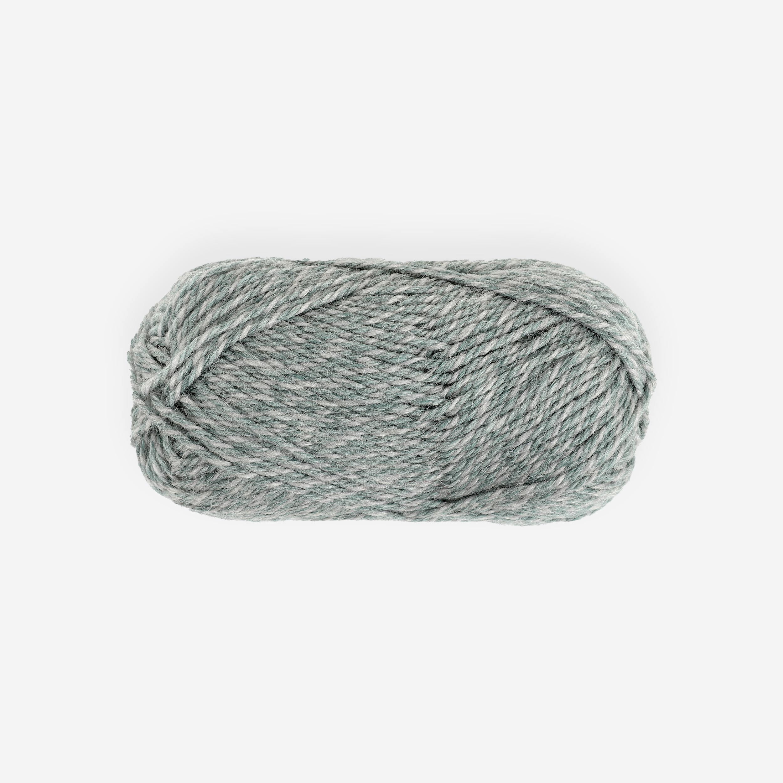 Saga-Yrja wool blend knitting yarn