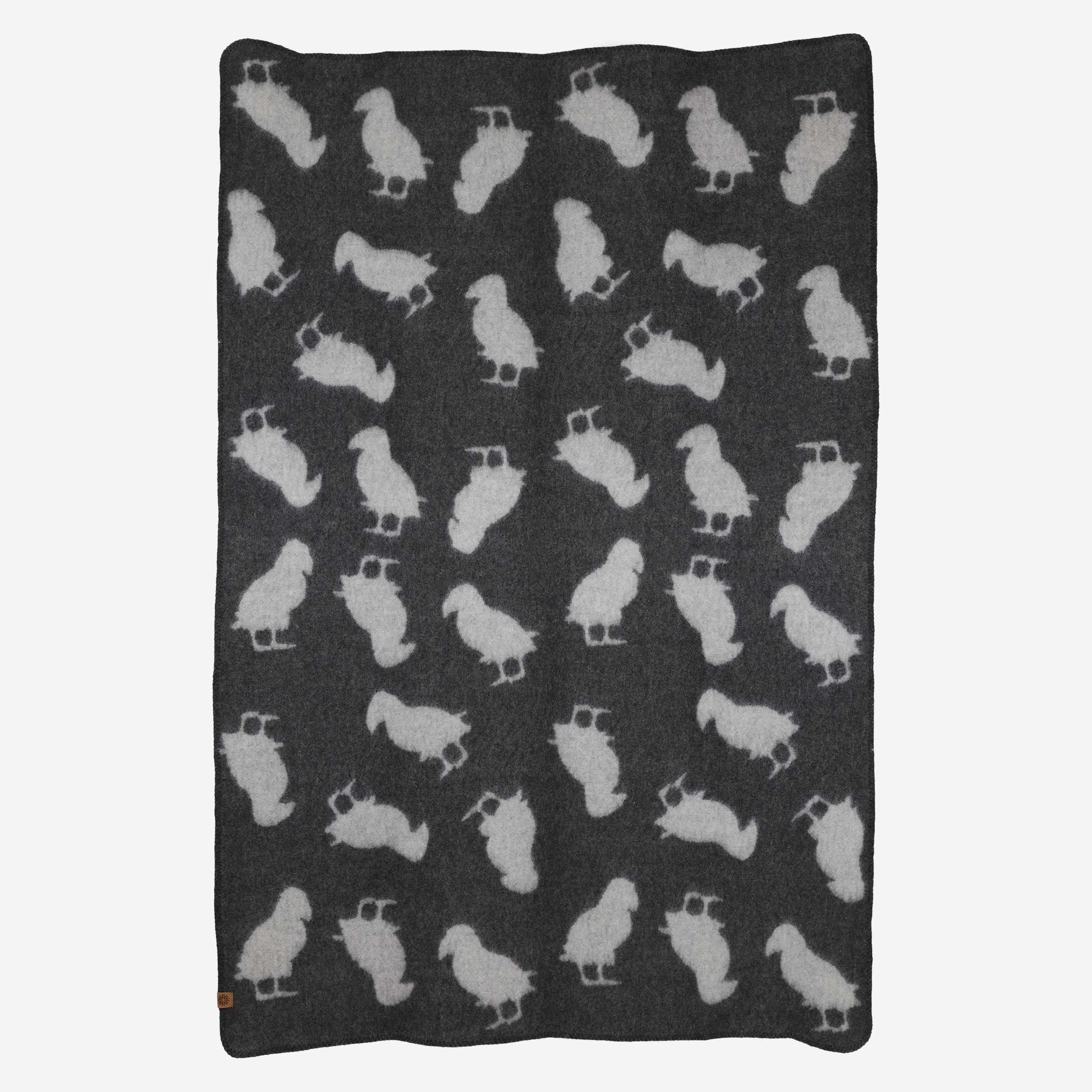 Lundi 100% wool blanket with puffin pattern