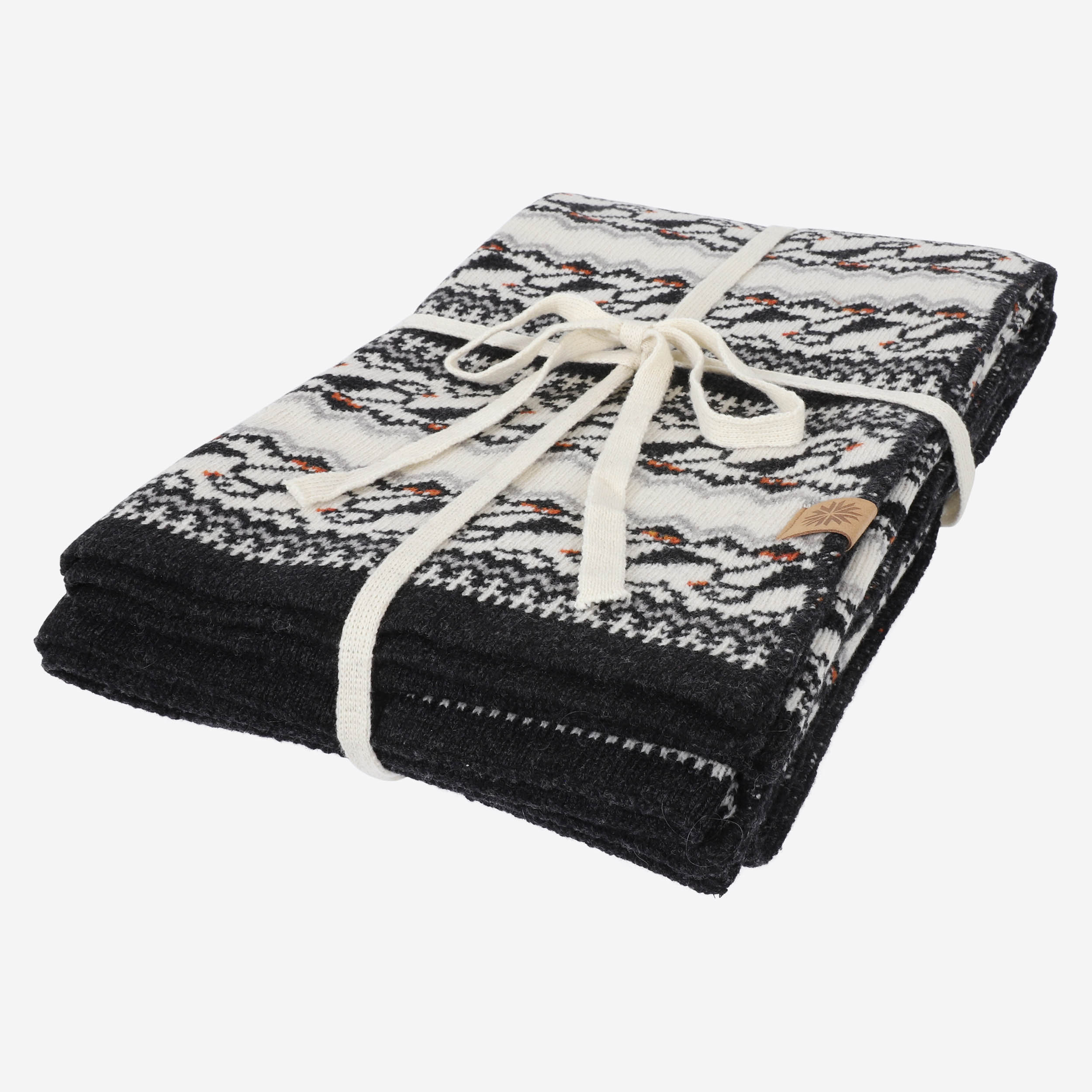 Lundakór knitted blanket with puffin bird pattern