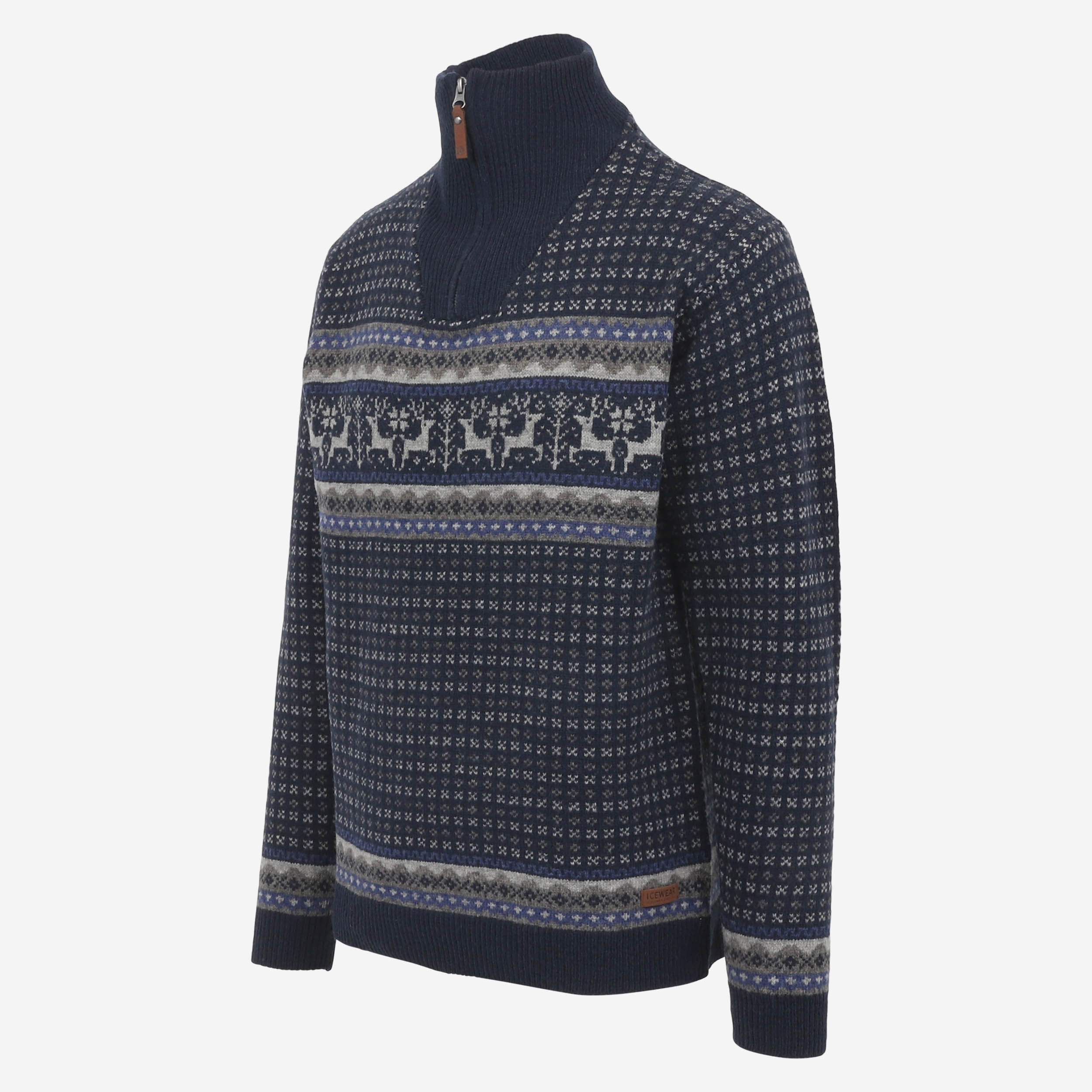 Hreindýrsholt knitted pullover with reindeer motifs 