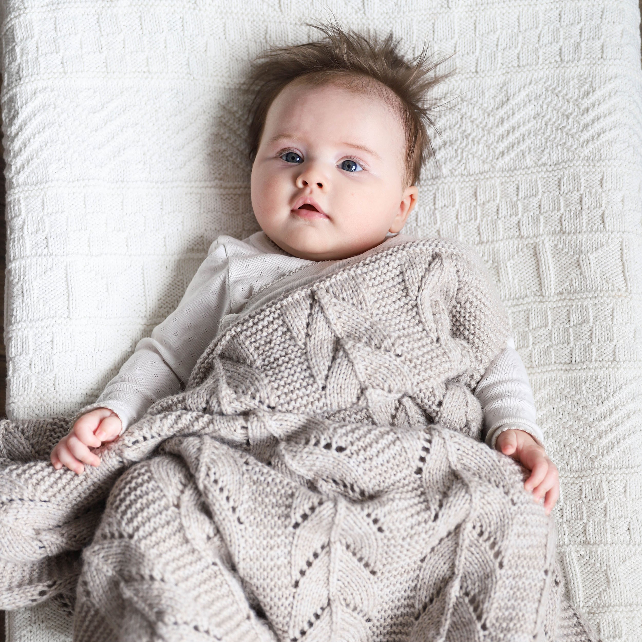 Ylja unbarnateppi prjónauppskrift