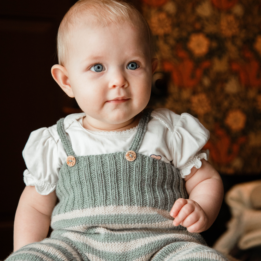 Anna ungbarna smekkbuxur prjónauppskrift