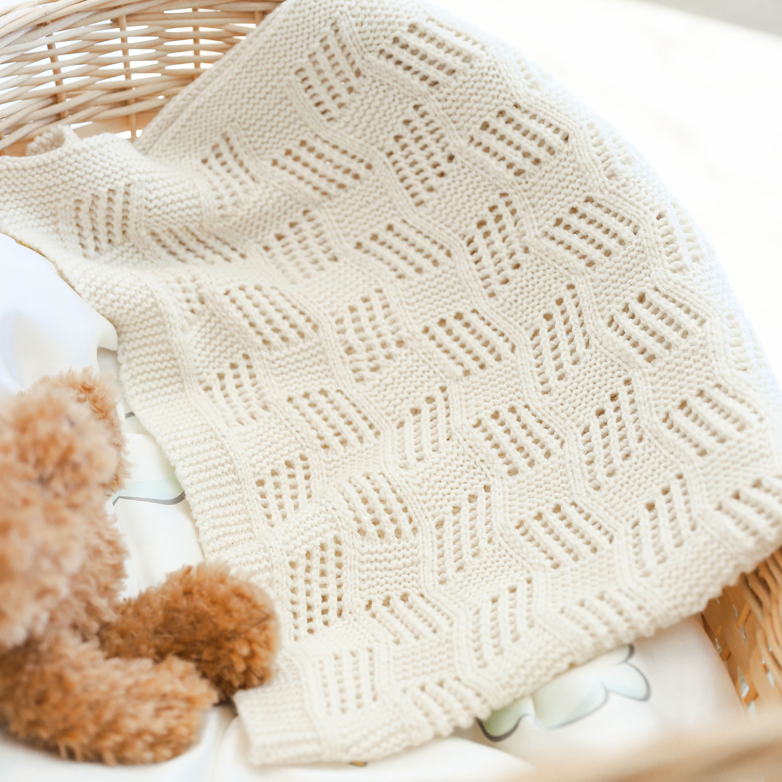 Ylur newborn blanket knitting pattern