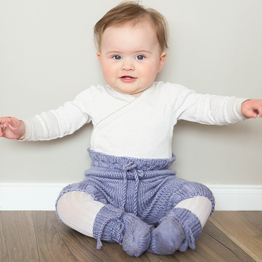 Polli newborn pants and sox knitting pattern