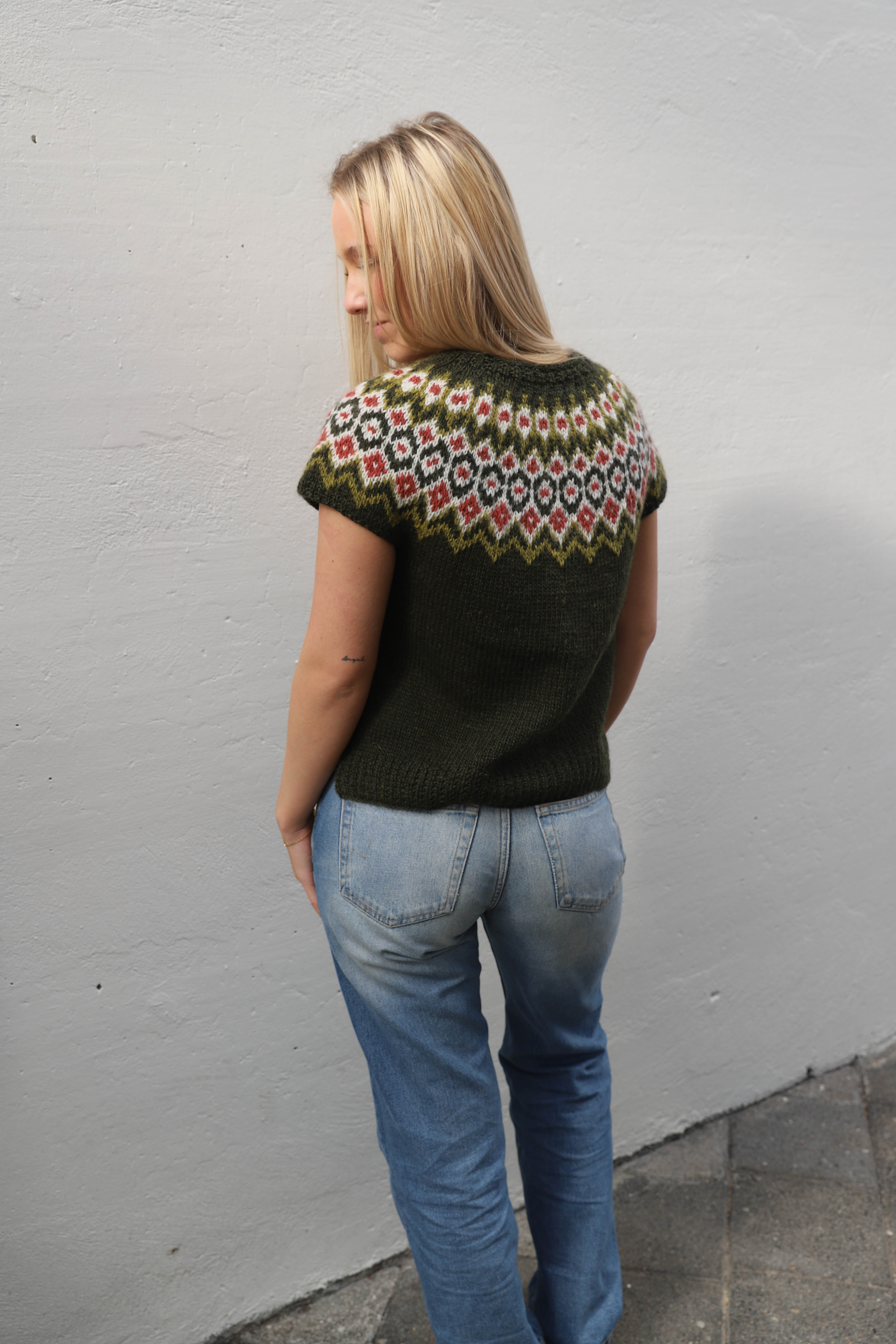 Erla womens vest knitting pattern