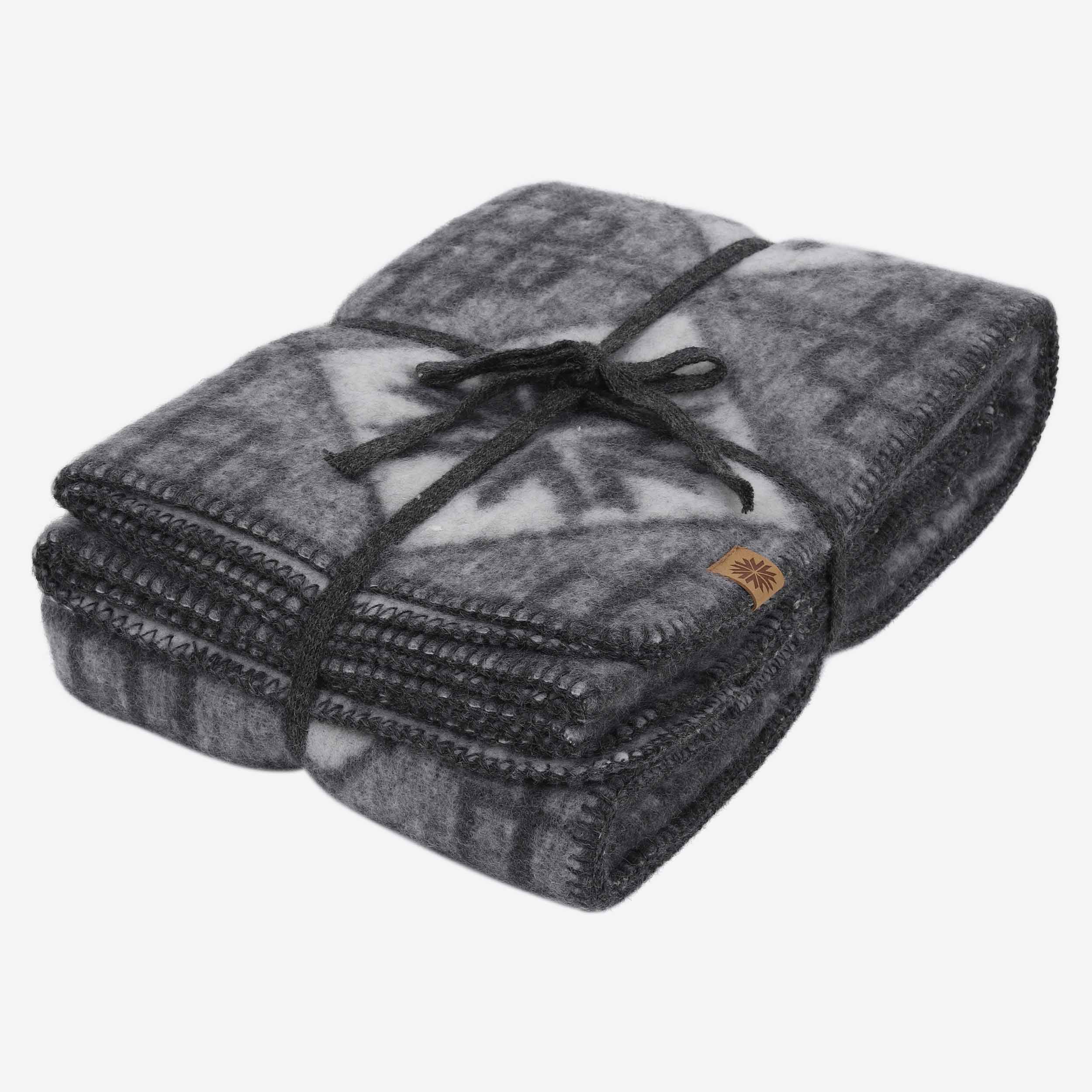 Varmi Wolldecke im nordischen Design